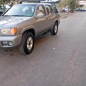 Nissan Pathfinder 2000