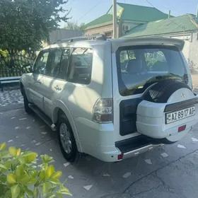 Mitsubishi Pajero 2014