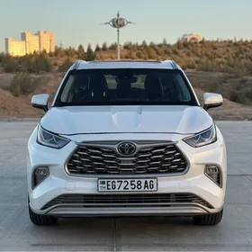 Toyota Highlander 2021