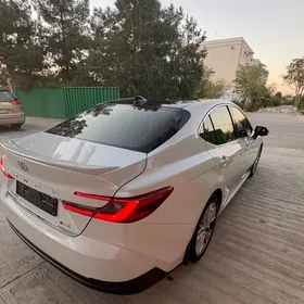 Toyota Camry Hybrid 2024