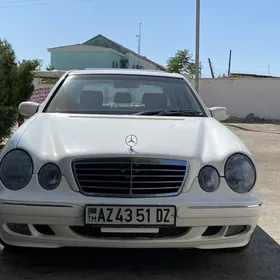 Mercedes-Benz E320 2001
