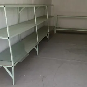 Dukan üçin taýýar polkalar