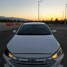Hyundai Elantra 2020