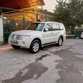 Mitsubishi Pajero 2014