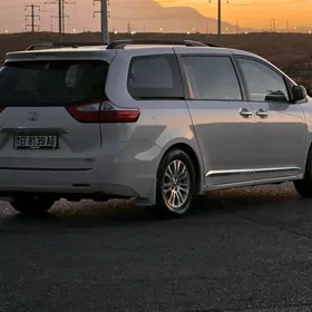 Toyota Sienna 2018
