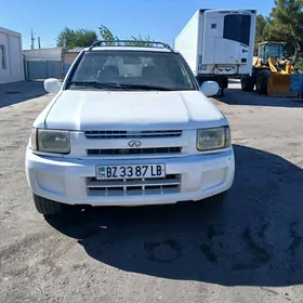 Infiniti QX4 2000