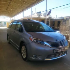 Toyota Sienna 2010