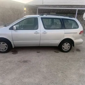Toyota Sienna 2001