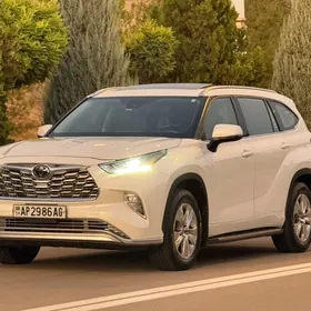 Toyota Highlander 2022