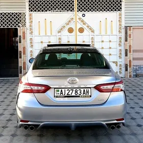 Toyota Camry 2019