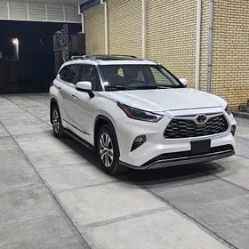 Toyota Highlander 2021