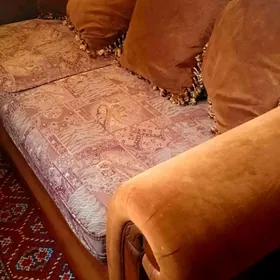 Диван