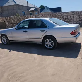 Mercedes-Benz E320 1996