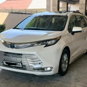 Toyota Sienna 2021