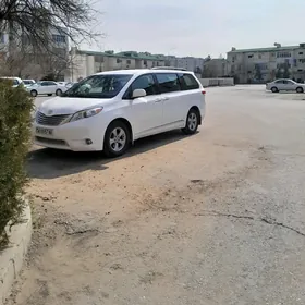 Toyota Sienna 2011