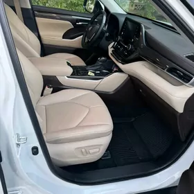 Toyota Highlander 2021