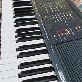 YAMAHA PSR-70.