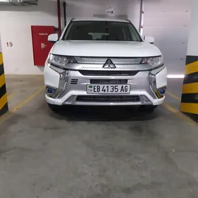 Mitsubishi Outlander 2020
