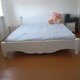 кровать