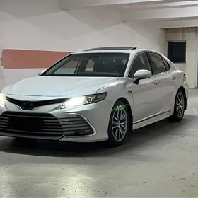 Toyota Camry 2021