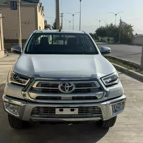 Toyota Hilux 2025