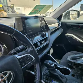 Toyota Highlander 2021