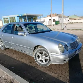 Mercedes-Benz W212 2001