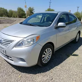 Nissan Versa 2012
