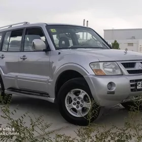 Mitsubishi Pajero 2005