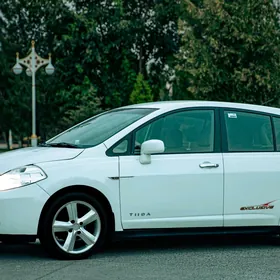 Nissan Tiida 2008
