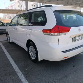 Toyota Sienna 2013