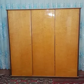Спальни  гарнитуры.