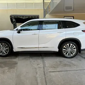 Toyota Highlander 2021