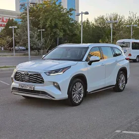 Toyota Highlander 2021