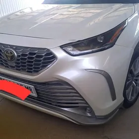 Toyota Highlander 2021