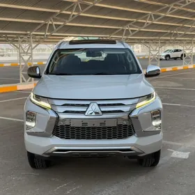Mitsubishi Pajero 2020