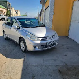 Nissan Versa 2011