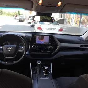 Toyota Highlander 2021
