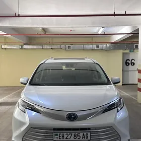 Toyota Sienna 2022