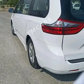 Toyota Sienna 2019