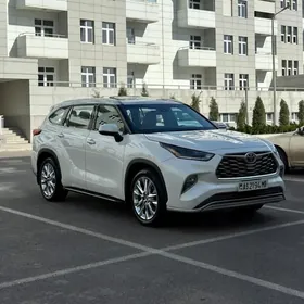 Toyota Highlander 2021