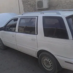 Mitsubishi Chariot 1993