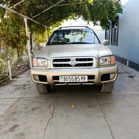 Nissan Pathfinder 2000