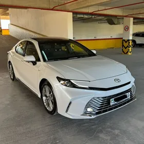 Toyota Camry 2025