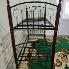 Двухъярусная кровать