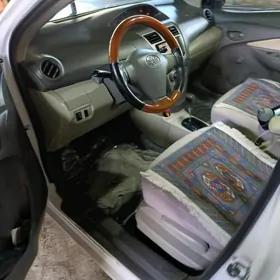 Toyota Yaris 2009