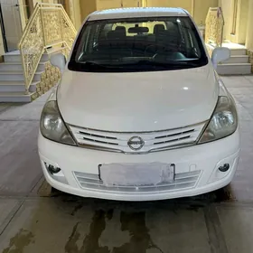 Nissan Versa 2012