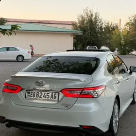 Toyota Camry 2019