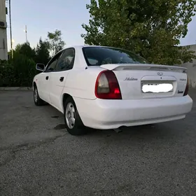 Daewoo Nubira 1998