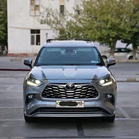 Toyota Highlander 2021